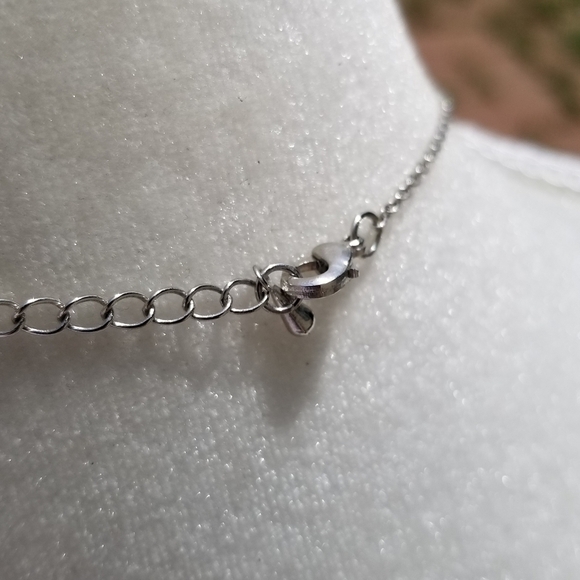 silver tone necklace with white faux pearl - Picture 3 of 6